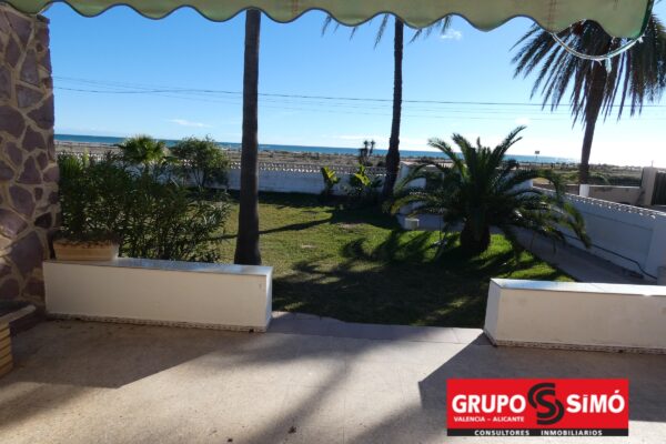CHALET EN PRIMERA LINEA DE PLAYA EN ALMENARA - Ref. ER-613