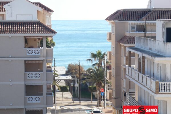 ÁTICO CON UNA TERRAZA GRANDE CON VISTAS AL MAR Ref. ER-694