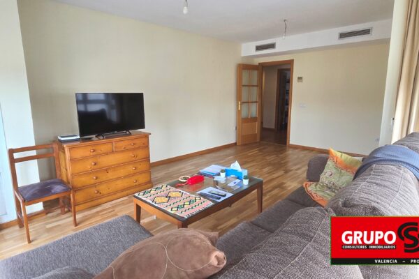 PISO SEMINUEVO CON GARAJE Y TRASTERO EN AVD.PESSET ALIXANDRE EN VALENCIA – Ref. IG-349
