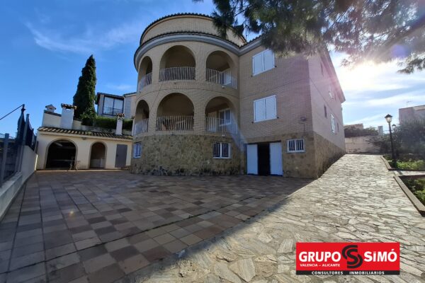 CHALET EN LA URB. PLA DE LES CLOTXES DE BENIFAIÓ - Ref. CC-187