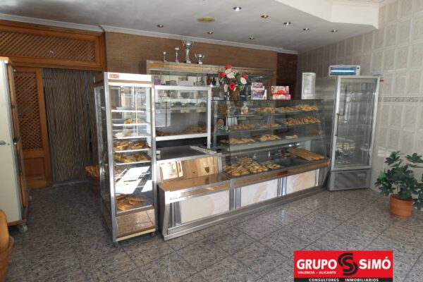 HORNO CÉNTRICO Y EN ACTIVO + UNA VIVIENDA EN BUENA ZONA DE MACASTRE - Ref. ER-696