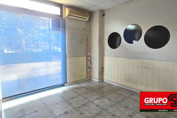 LOCAL COMERCIAL EN PLENA AVENIDA DEL CID EN VALENCIA. Ref. IG-331