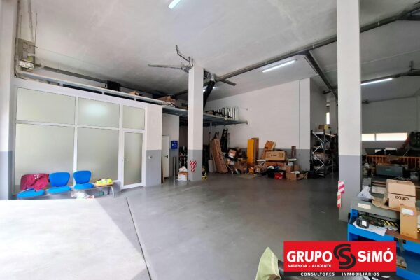 LOCAL COMERCIAL EN PLAZA CRONISTA AMADEO LERMA DE PICASSENT - Ref.CC-189