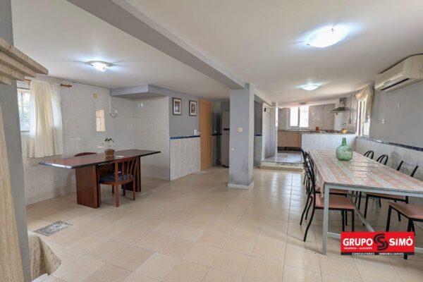 CASA URBANA DENTRO DE UNA PARCELA RÚSTICA EN TORRENTE - Ref. ER-699