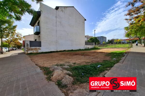 PARCELA URBANA Y ESQUINERA EN ZONA NORTE DE PICASSENT - Ref.CC-200