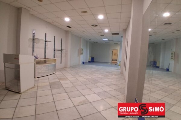 LOCAL COMERCIAL EN EL CENTRO DE PICASSENT- Ref. MJ-11.