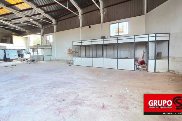 NAVE INDUSTRIAL ESQUINERA EN EL POLÍGONO DE PAIPORTA. Ref. IG-390