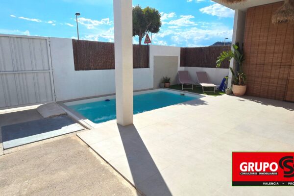 ADOSADO CON PISCINA EN BENISANO – Ref. IG-394