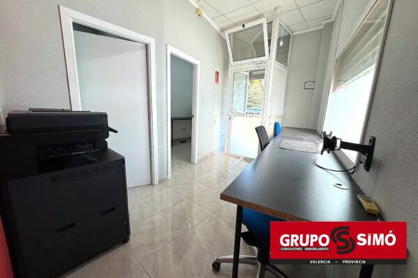 LOCAL COMERCIAL ESQUINERO JUNTO A LA ENTRADA PRINCIPAL DE SILLA -Ref. AG-47